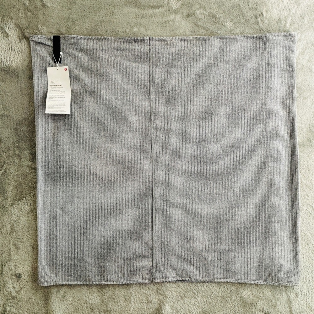 Lululemon Vinyasa Scarf Ghost Herringbone Black White Infinity Wrap LW9L00S NWT